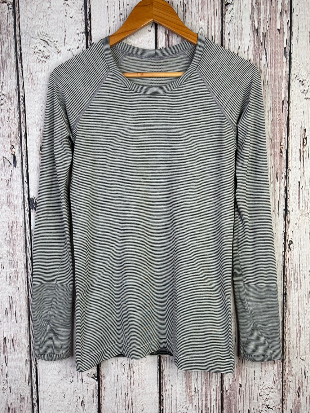 🍋Lululemon Swiftly Speed Long Sleeve Shirt Size 8 White Black Stripe Thumb Holes